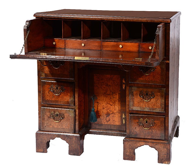 Appraisal: AN TH CENTURY KNEEHOLE WRITING DESK the long drawer fitted