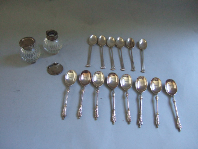 Appraisal: A set of six silver coffee spoons London eight plated