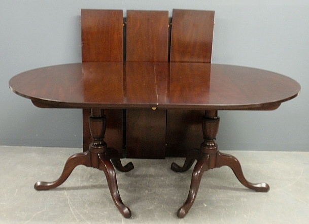 Appraisal: - Mahogany banquet table by Kittinger The Richmond Collection with