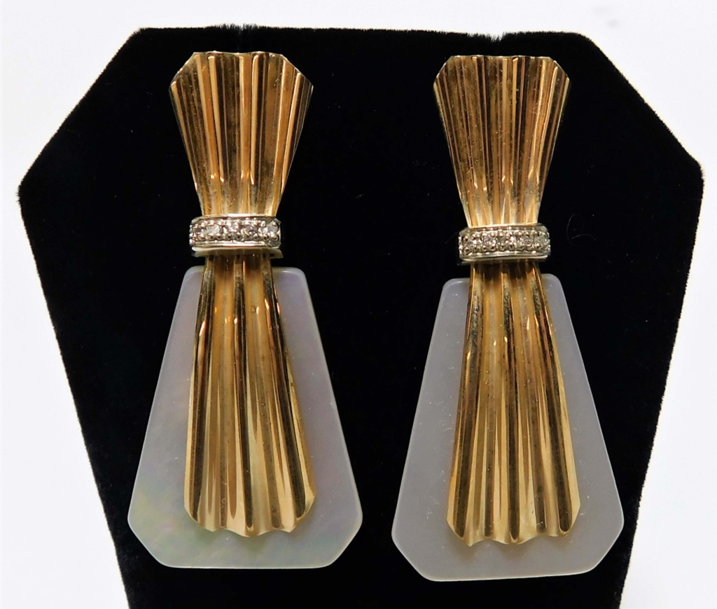 Appraisal: PR K GOLD LADY'S ART DECO STYLE SHELL EARRINGS United