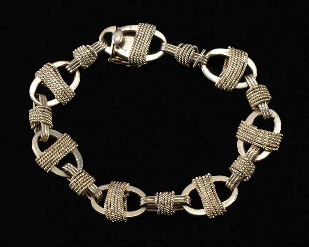 Appraisal: kt Yellow Gold Bracelet hand fabricated of ovals accented with