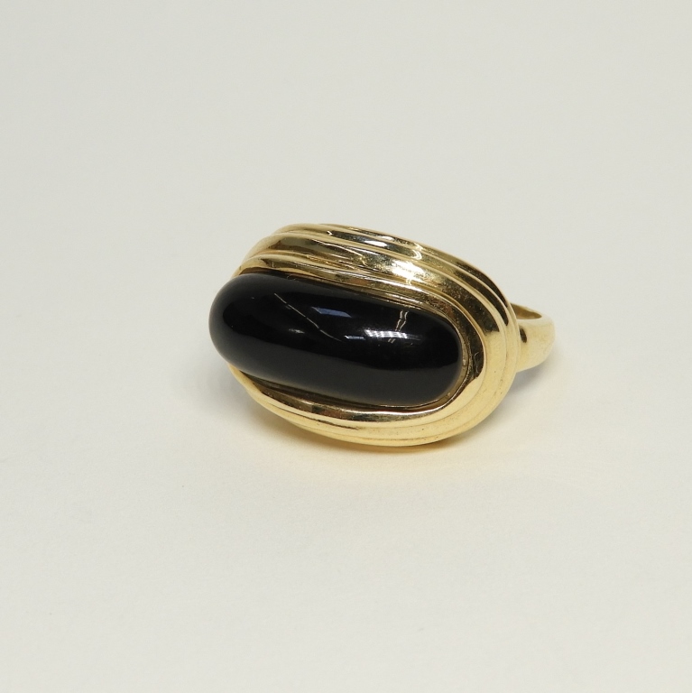 Appraisal: K LADY'S GOLD ONYX STEPPED COCKTAIL RING th CenturyStepped K