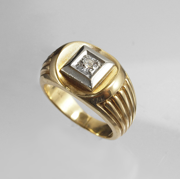 Appraisal: GENTS OR LADIES DIAMOND SOLITAIRE RING K yellow gold ring