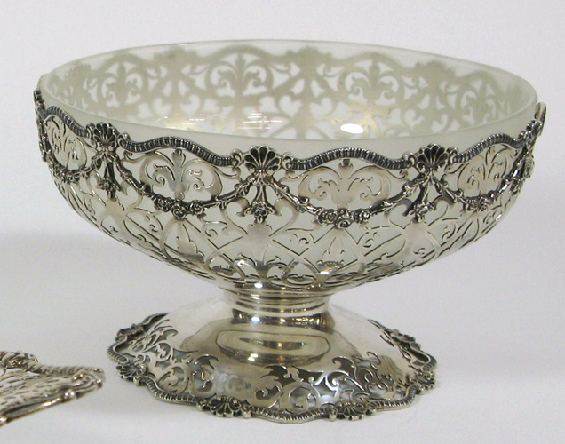 Appraisal: ENGLISH STERLING SILVER CENTERPIECE BOWL London The pierced Sterling bowl