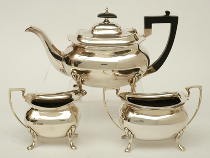 Appraisal: AN EDWARDIAN STERLING SILVER THREE PIECE TEA SERVICE Maker's mark