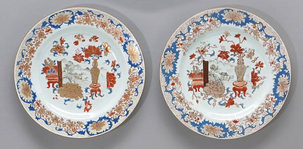 Appraisal: A pair of export porcelain chargers with overglaze enamel and