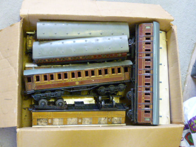 Appraisal: Ten playworn coaches by Hornby Leeds and Carrett including L