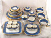 Appraisal: A Wedgwood dinner service comprising six dinner plates six side