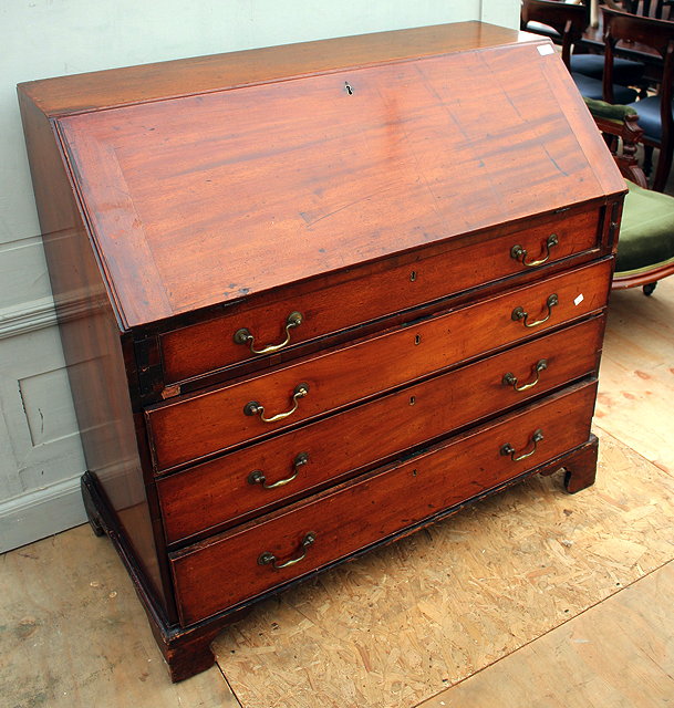 Appraisal: A GEORGIAN MAHOGANY BUREAU the fall front enclosing a fitted