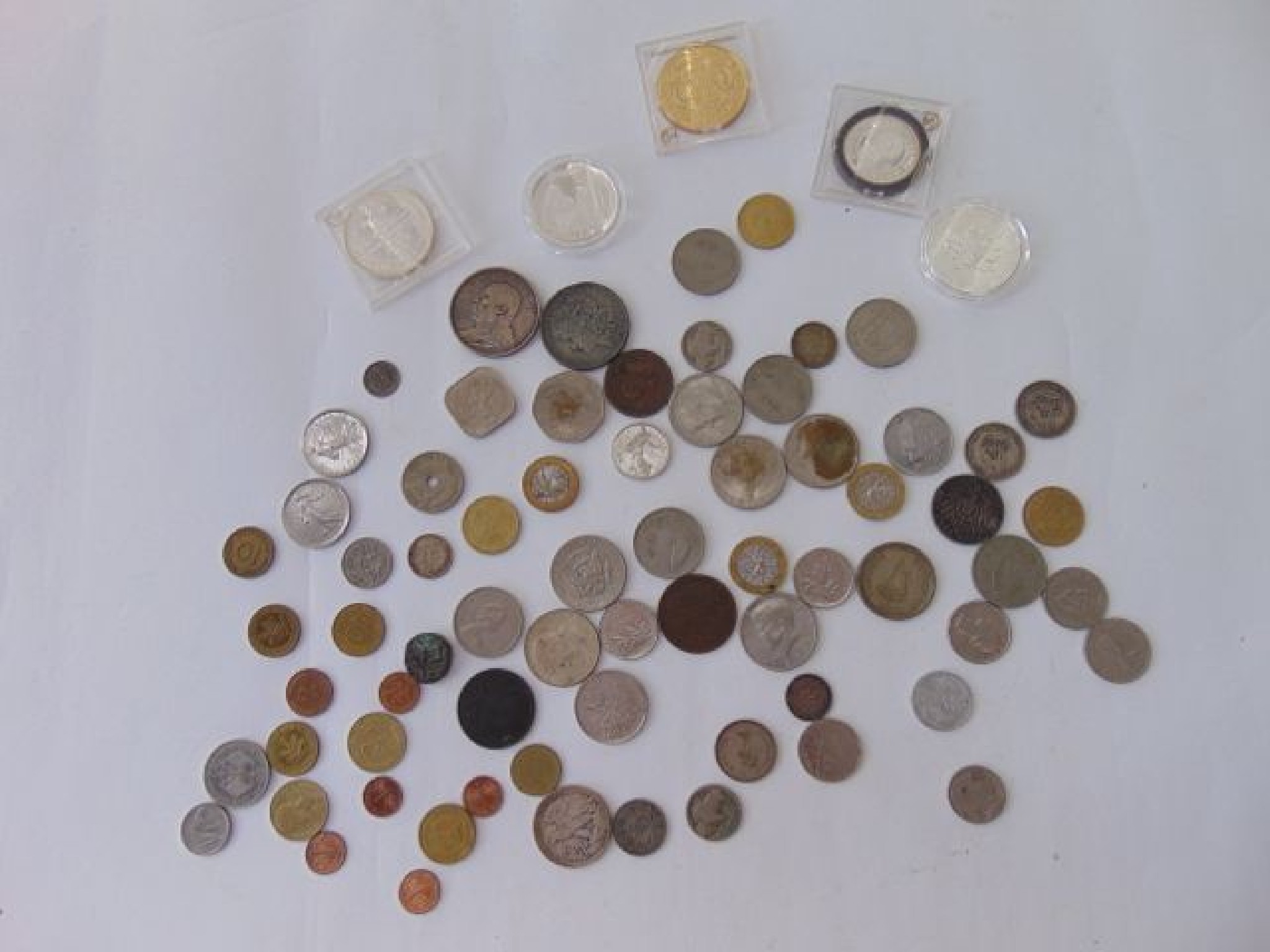 Appraisal: A collection of foreign coinage including Canadian silver five dollar