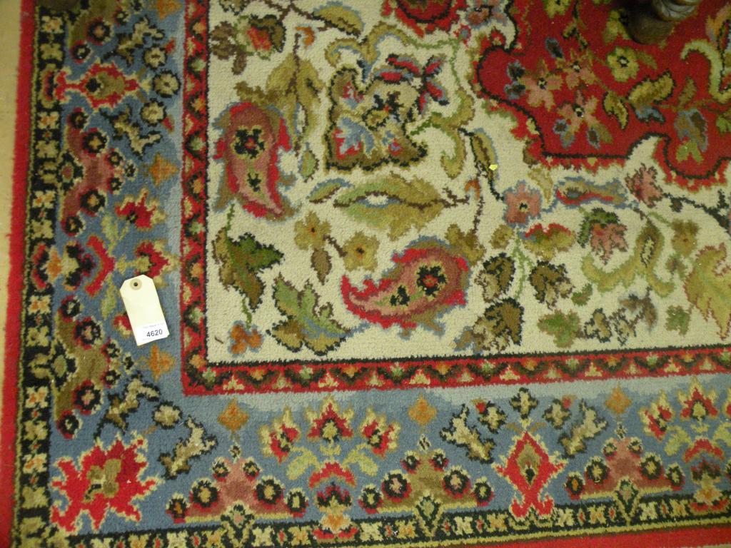 Appraisal: A modern machine woven carpet