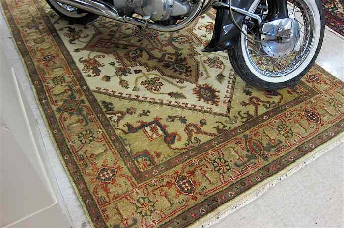 Appraisal: HAND KNOTTED ORIENTAL AREA RUG Indo-Serapi with central geometric medallion