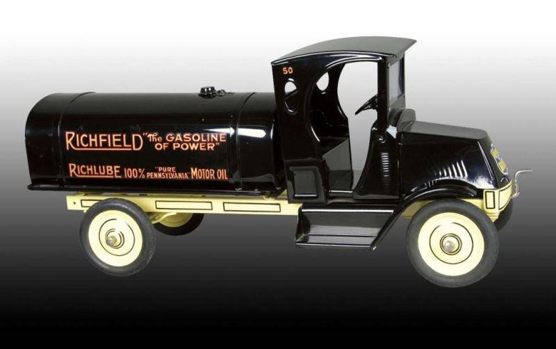 Appraisal: Pressed Steel Richfield Oil Tanker Truck Toy Description American National