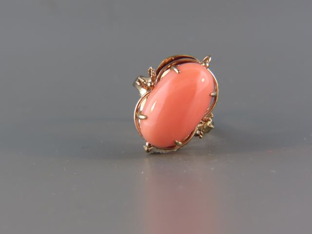 Appraisal: Coral Ring beautiful elongated oval cabachon in k yellow gold