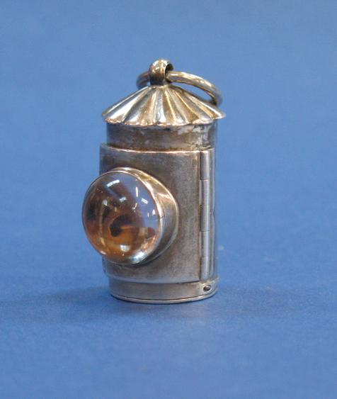 Appraisal: A VICTORIAN NOVELTY VINAIGRETTE in the form of a lantern