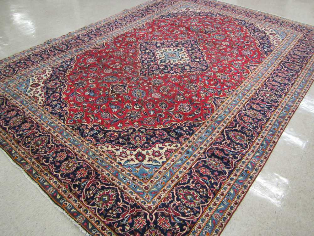 Appraisal: HAND KNOTTED PERSIAN CARPET floral and central floral medallion design