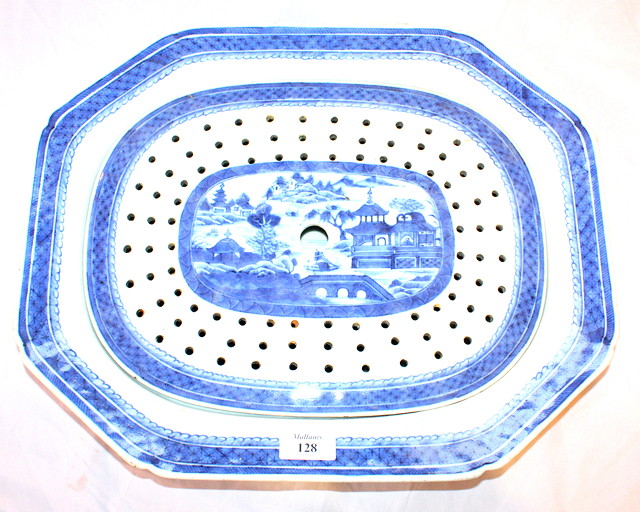 Appraisal: AN TH CENTURY CHINESE BLUE AND WHITE PORCELAIN EIGHT SIDED