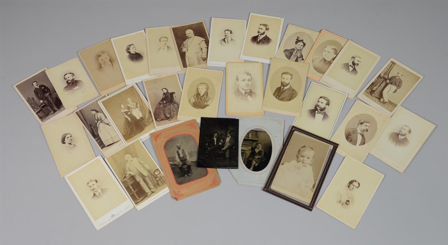 Appraisal: Ephemera carte de visites primarily portraits primarily European various back