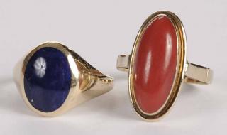 Appraisal: Two kt Rings one signet ring with oval cabochon lapis