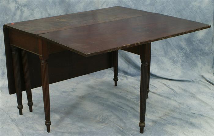 Appraisal: Mahogany Sheraton dropleaf table with reeded legs early th c