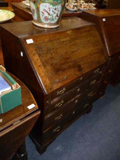 Appraisal: A SMALL ANTIQUE OAK BUREAU the fall front enclosing a