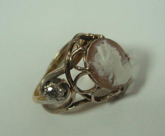 Appraisal: A cameo ring together with a single stone diamond ring