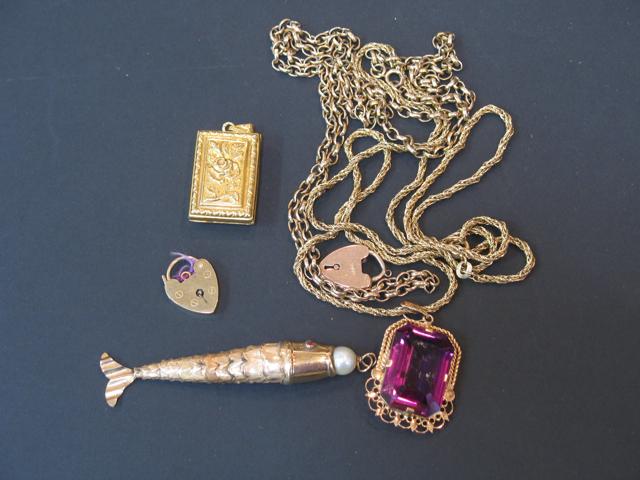 Appraisal: AN AMETHYST GOLD PENDANT the step-cut amethyst claw-set in a