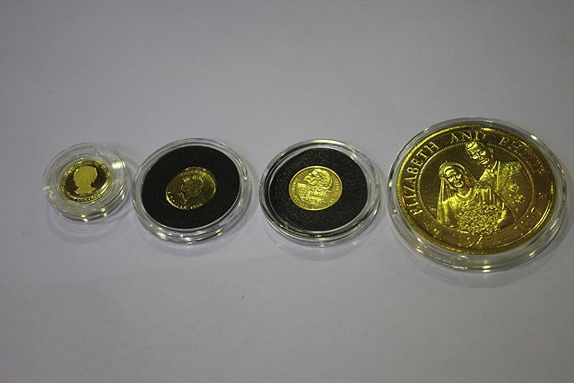 Appraisal: THREE COMMEMORATIVE GOLD COINS Guernsey five pounds Cook Islands five