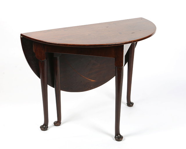 Appraisal: A GEORGE III MAHOGANY SUPPER TABLE with single drop flap