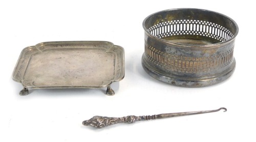 Appraisal: Three items of silver ware comprising a George V silver