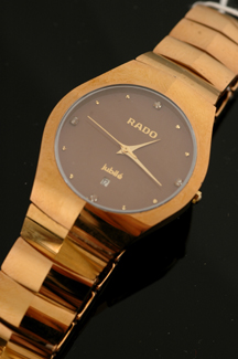 Appraisal: A Gents Rado Jubile wristwatch Quartz round tan dial with