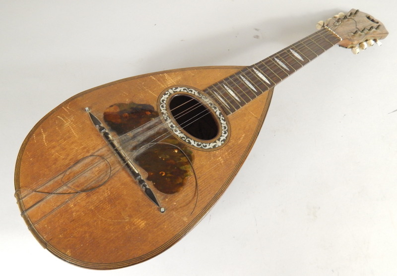 Appraisal: A late thC early thC Neapolitan mandolin made by Guiseppe