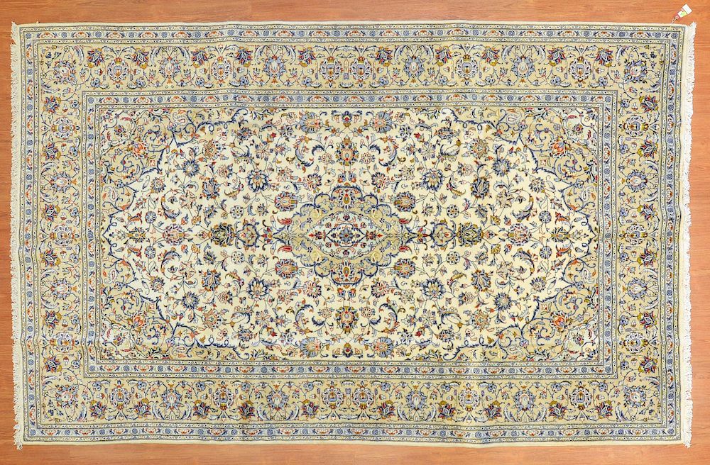 Appraisal: Persian Keshan rug approx x Iran modern Condition Like new