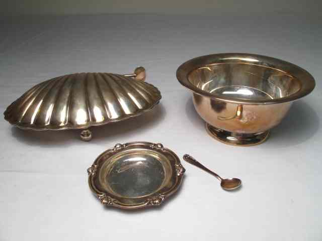 Appraisal: Four sterling silver items a shell trinket box small compote