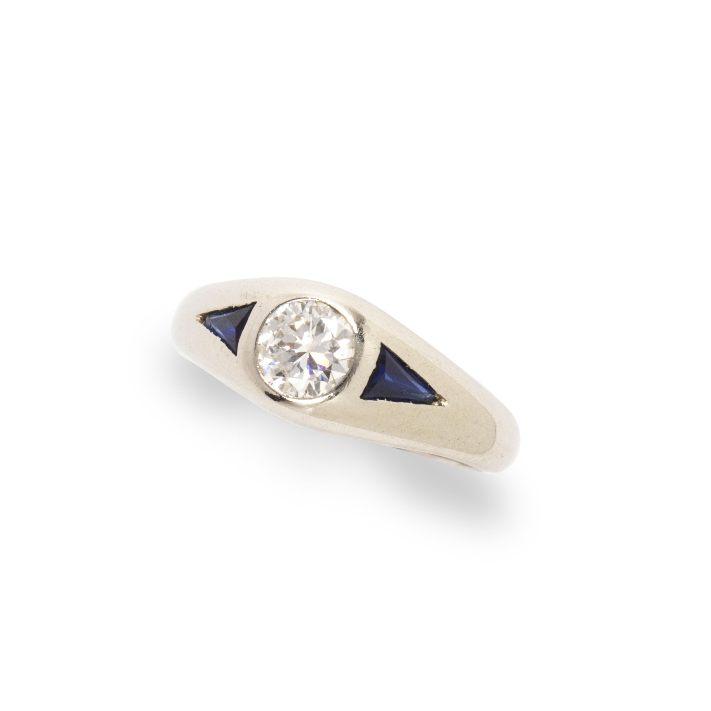 Appraisal: A DIAMOND SAPPHIRE AND EIGHTEEN KARAT WHITE GOLD RING A