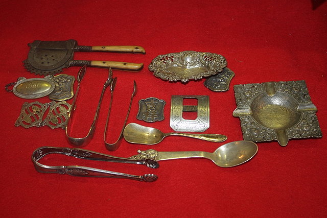 Appraisal: A SMALL COLLECTION OF MISCELLANEOUS including a white metal spoon