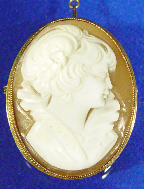 Appraisal: Oval ct gold mounted cameo brooch carved in relief with