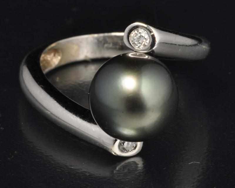 Appraisal: K W Gold Diamond Tahitian Pearl Ring Description Pearl mm