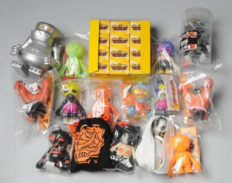 Appraisal: Secret Base Bounty Hunter Soft Vinyl Figures Description Includes ten