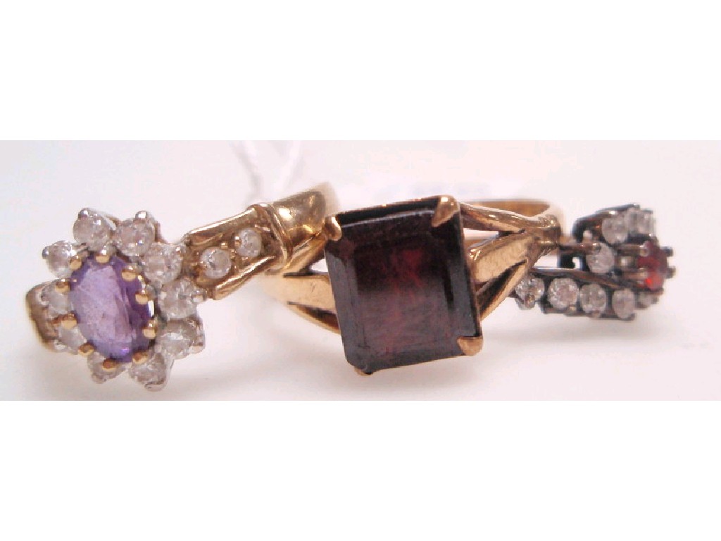 Appraisal: Three various gem set ct gold dress rings