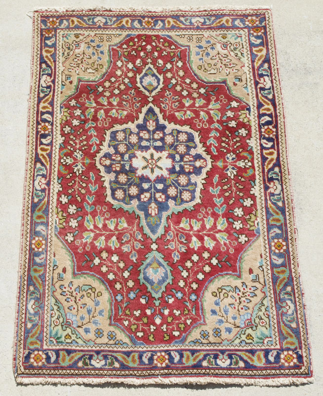 Appraisal: PAKISTANI-PERSIAN HAND KNOTTED WOOL RUG ' '' x ' ''