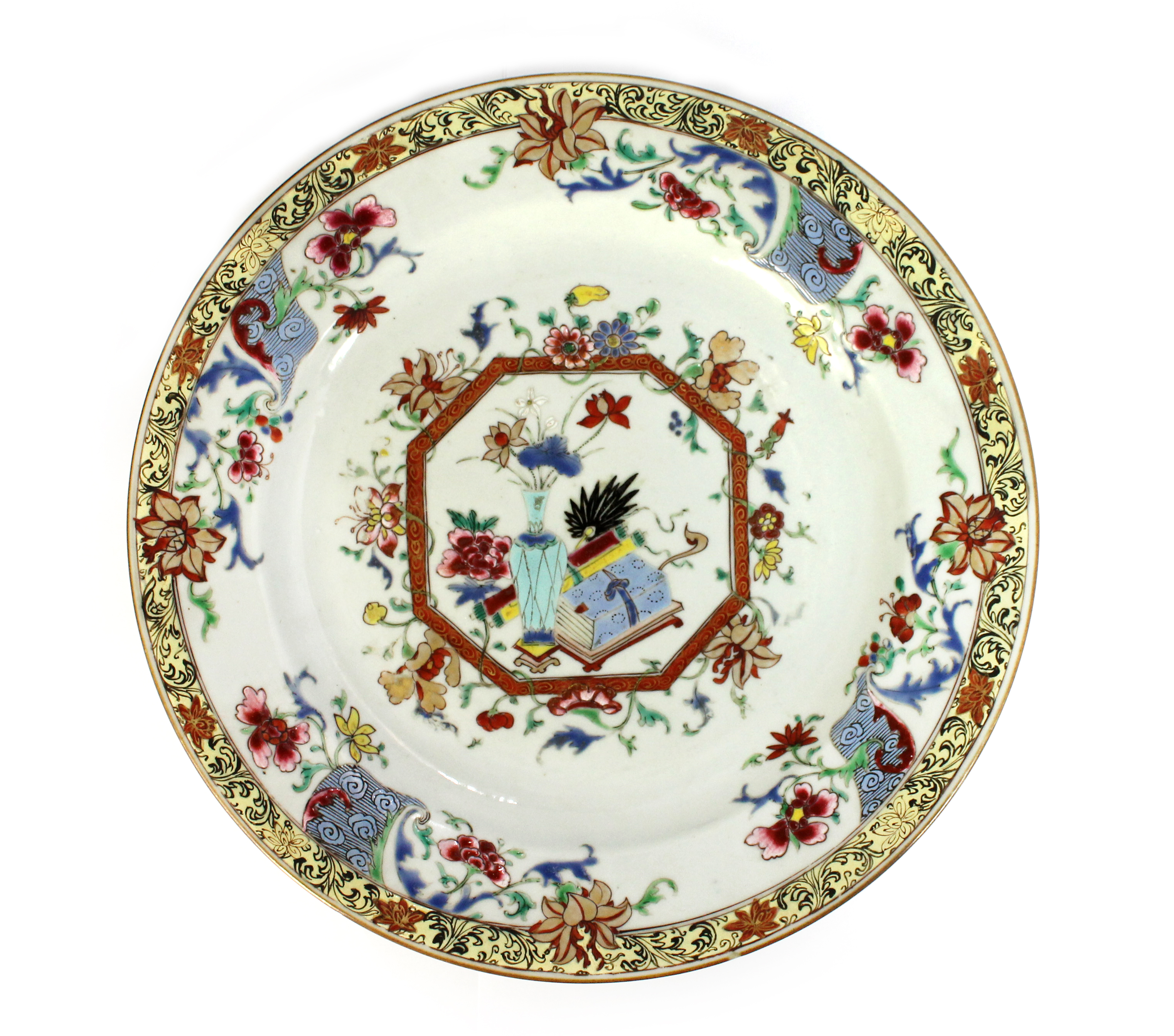 Appraisal: A Chinese famille-rose plate Qianlong painted in the centre with