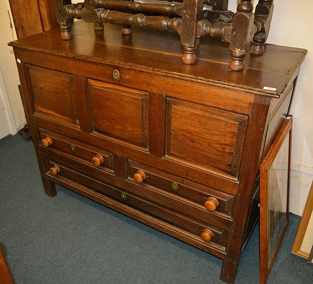 Appraisal: th Century oak mule chestwith panel front and fitted drawers