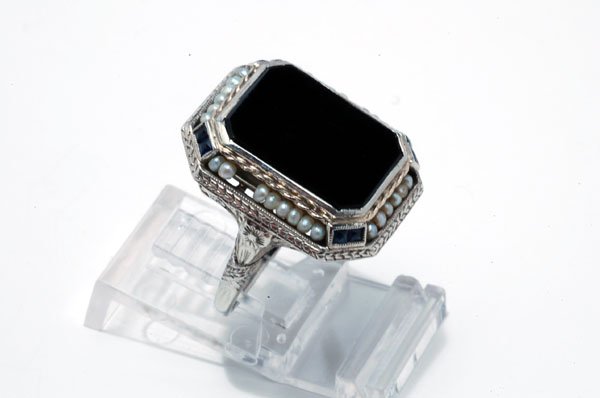 Appraisal: Ladies black onyx filigree style fashion ring in marked K