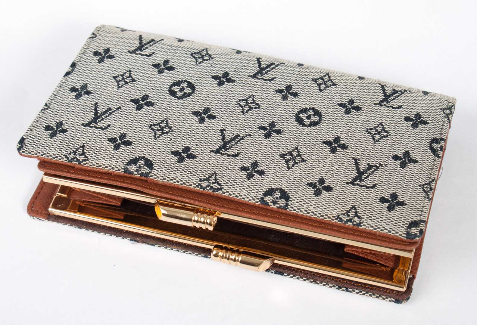 Appraisal: Louis Vuitton lady's wallet in box