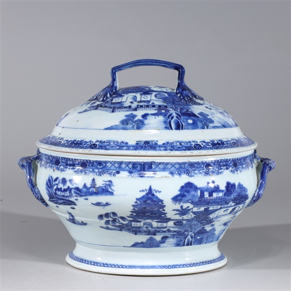 Appraisal: th century Chinese blue and white porcelain covered tureen and