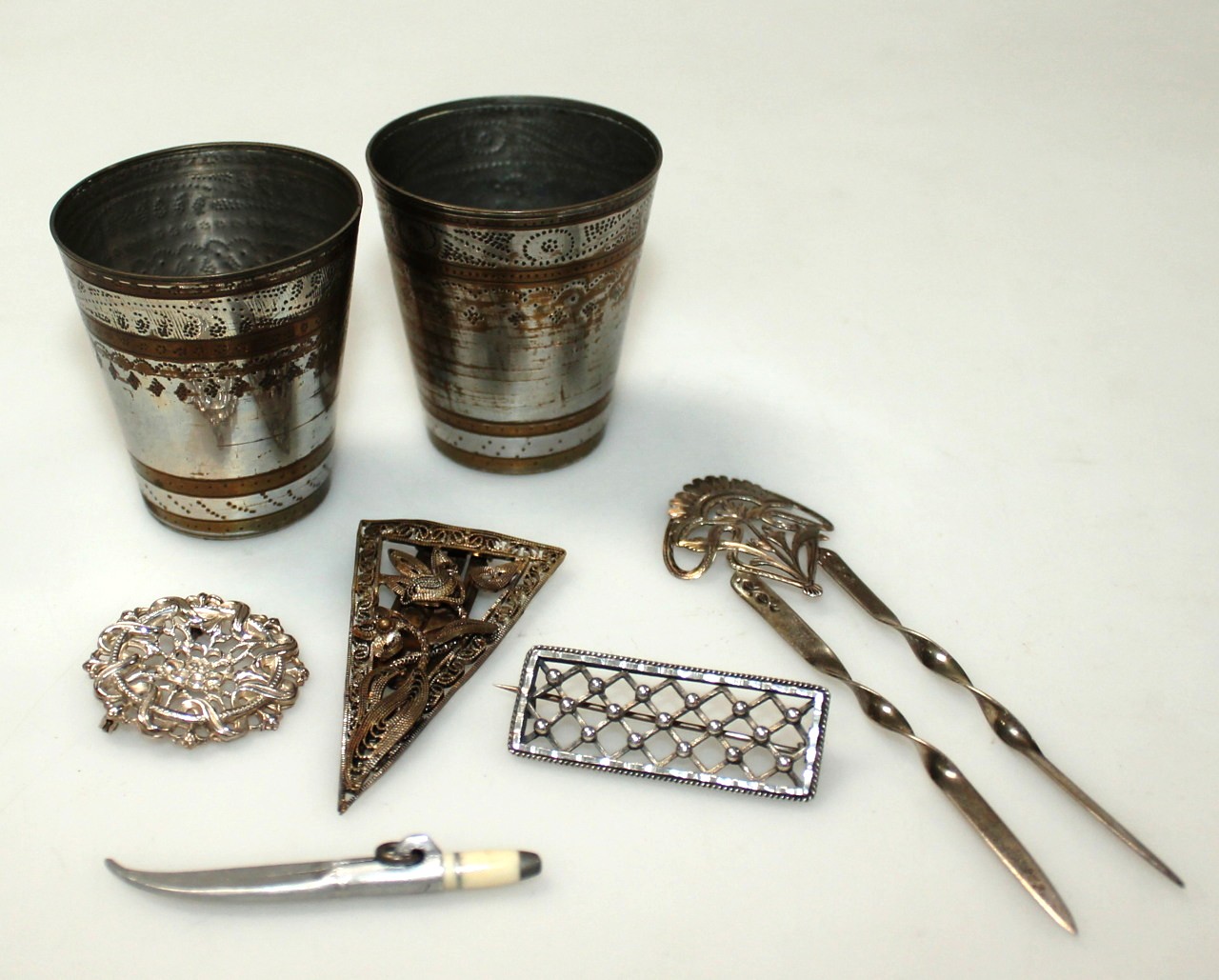 Appraisal: Various small silver and white metal to include an Edwardian