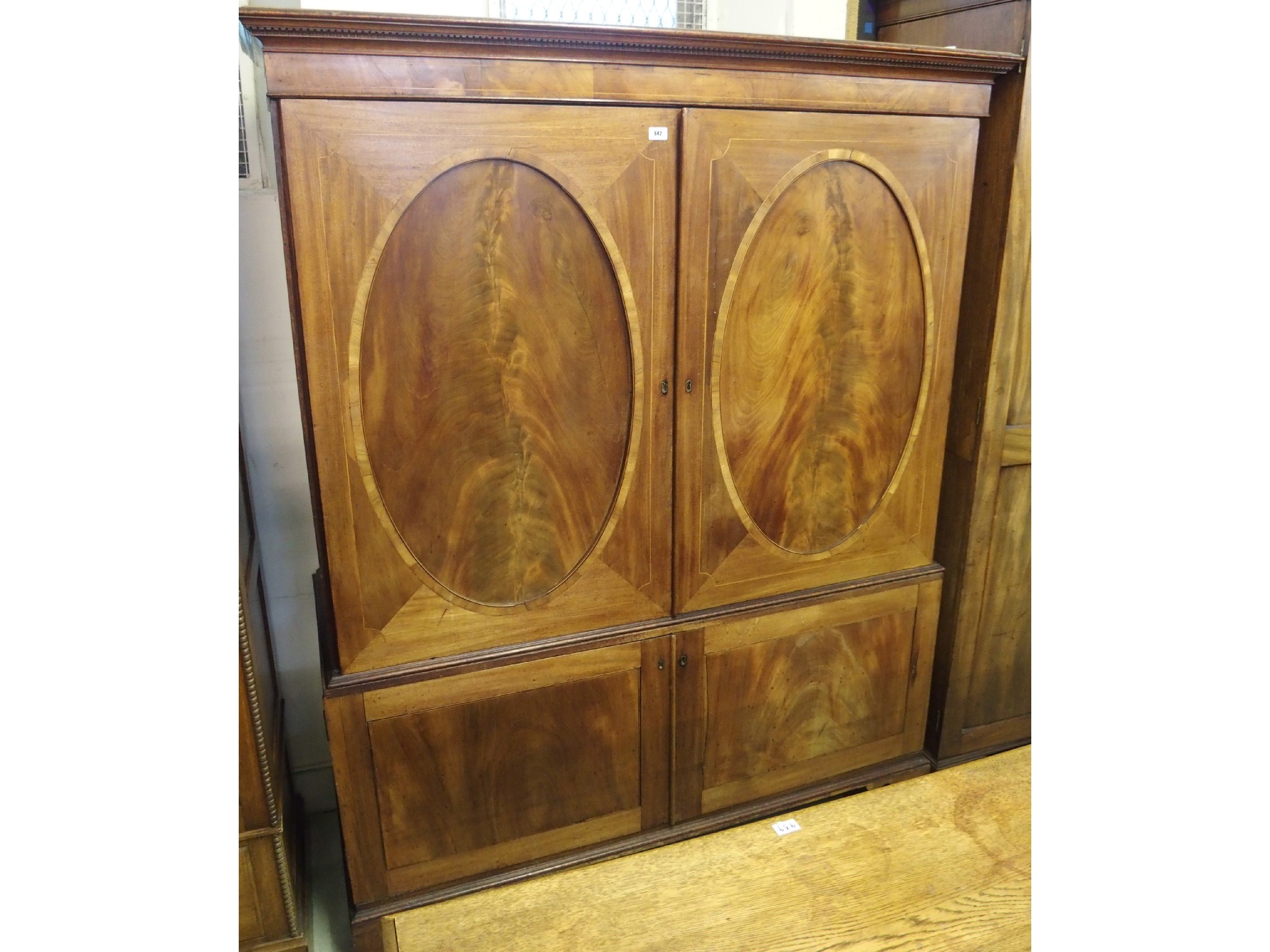 Appraisal: A Victorian mahogany linen press x x cm