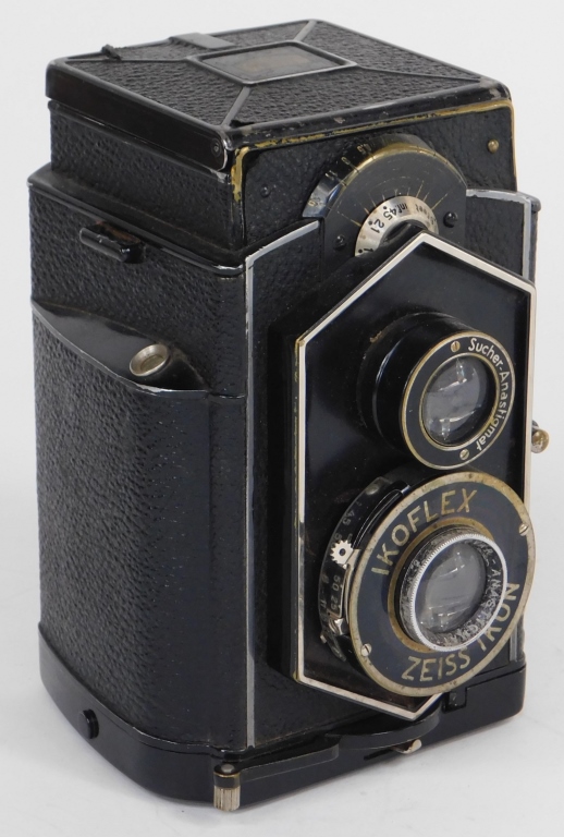 Appraisal: ZEISS IKON IKOFLEX IIA TLR CAMERA Zeiss Ikon Ikoflex IIa