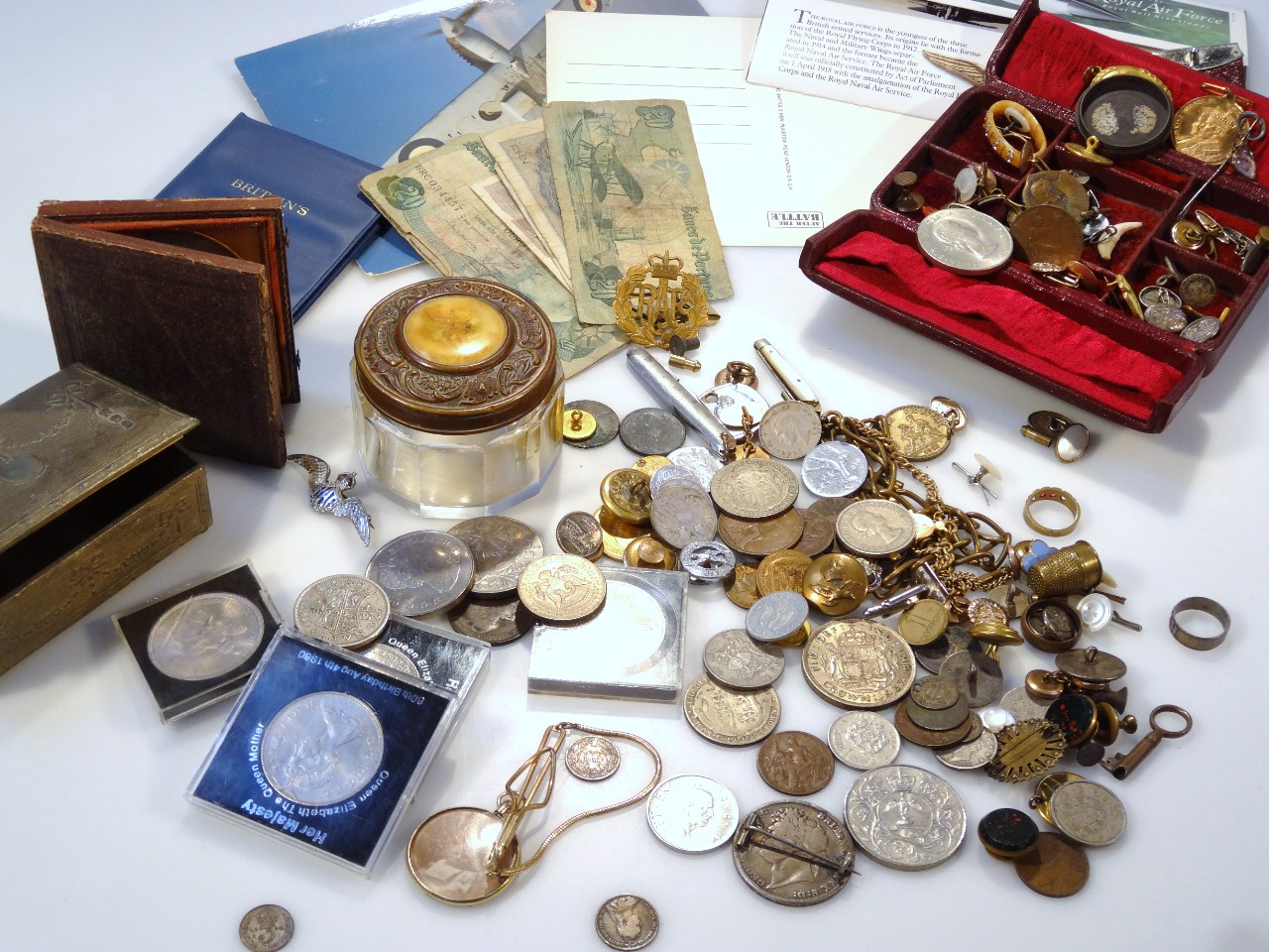 Appraisal: Various bygones collectables ephemera etc to include a quantity of